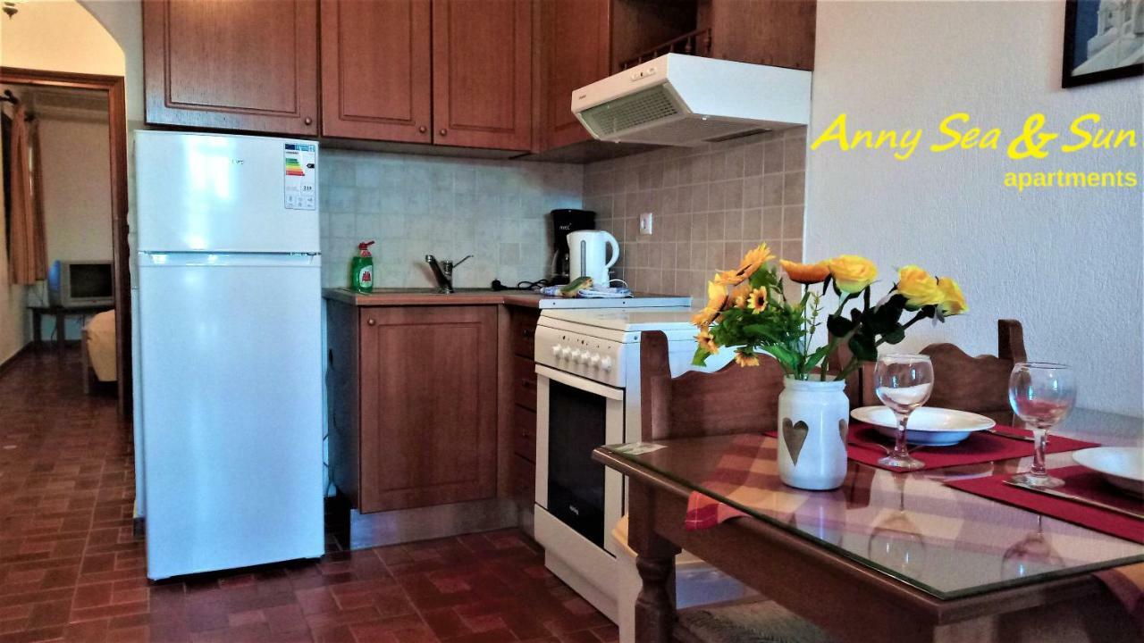 Anny Sea & Sun Apartments Истро Экстерьер фото